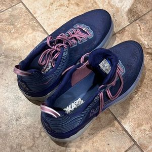 Women’s Hoka Size 10.5 wide running shoes Bondi 6 model